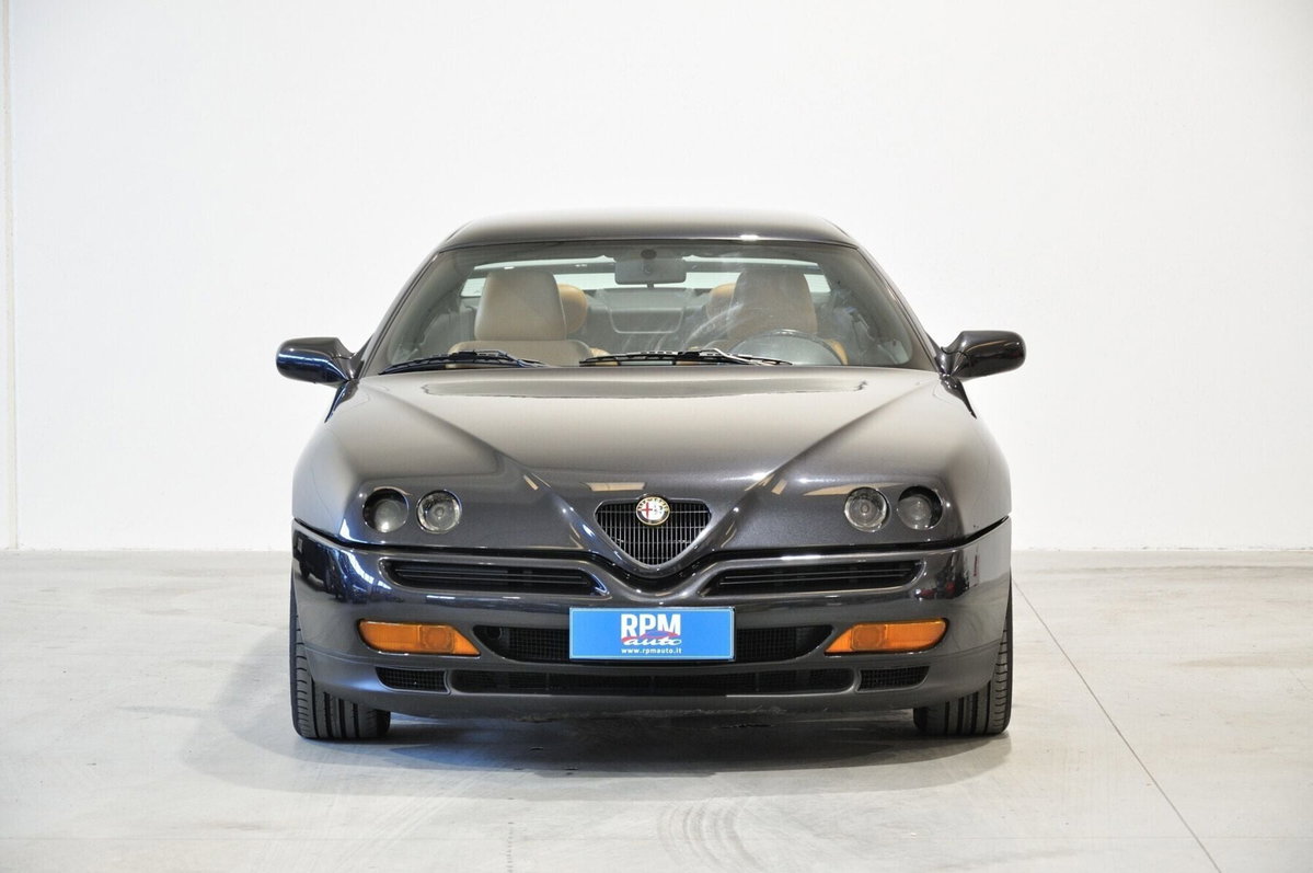 Alfa Romeo Gtv 2.0i V6 turbo cat (2)