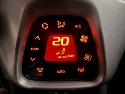 Toyota Aygo 1.0 VVT-i 69 CV 5 porte x-play (14)