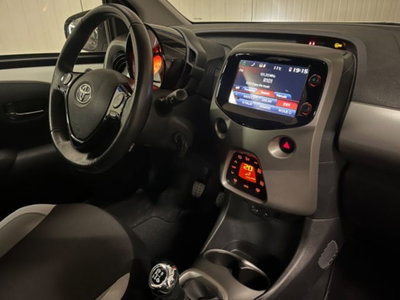 Toyota Aygo 1.0 VVT-i 69 CV 5 porte x-play (16)