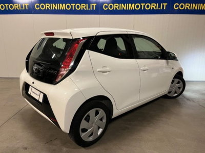 Toyota Aygo 1.0 VVT-i 69 CV 5 porte x-play (2)