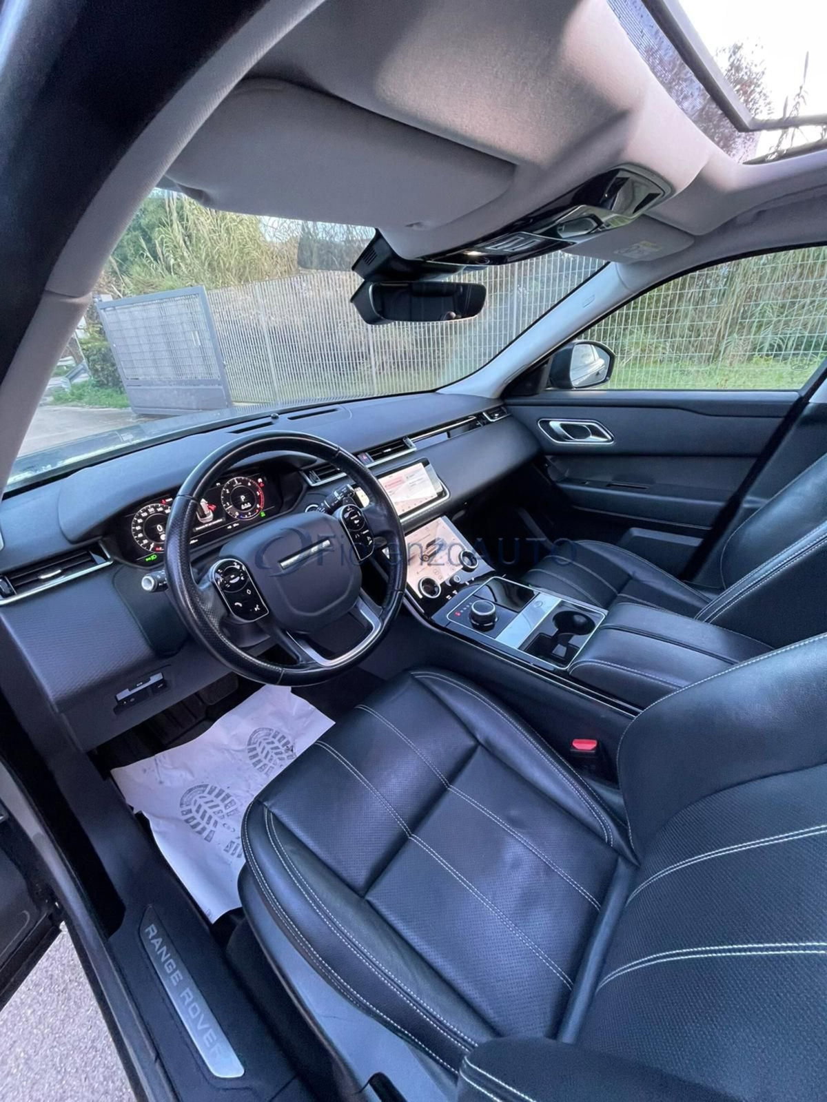 Land Rover Range Rover Velar 2.0D I4 180 CV R-Dynamic HSE (8)