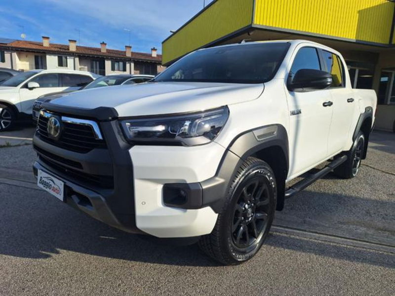 Toyota Hilux 2.8 D A/T 4WD porte Double Cab Invincible