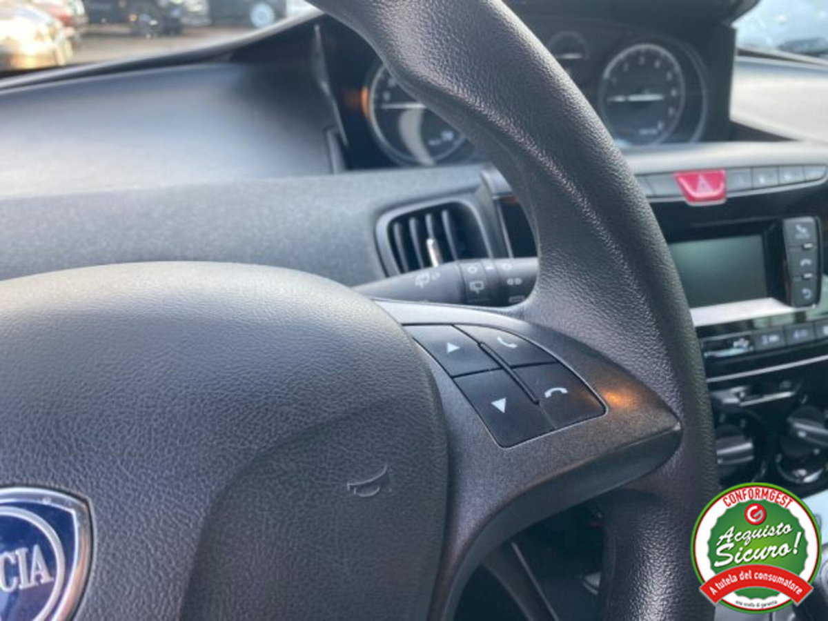 Lancia Ypsilon 1.2 69 CV 5 porte GPL Ecochic Gold (11)