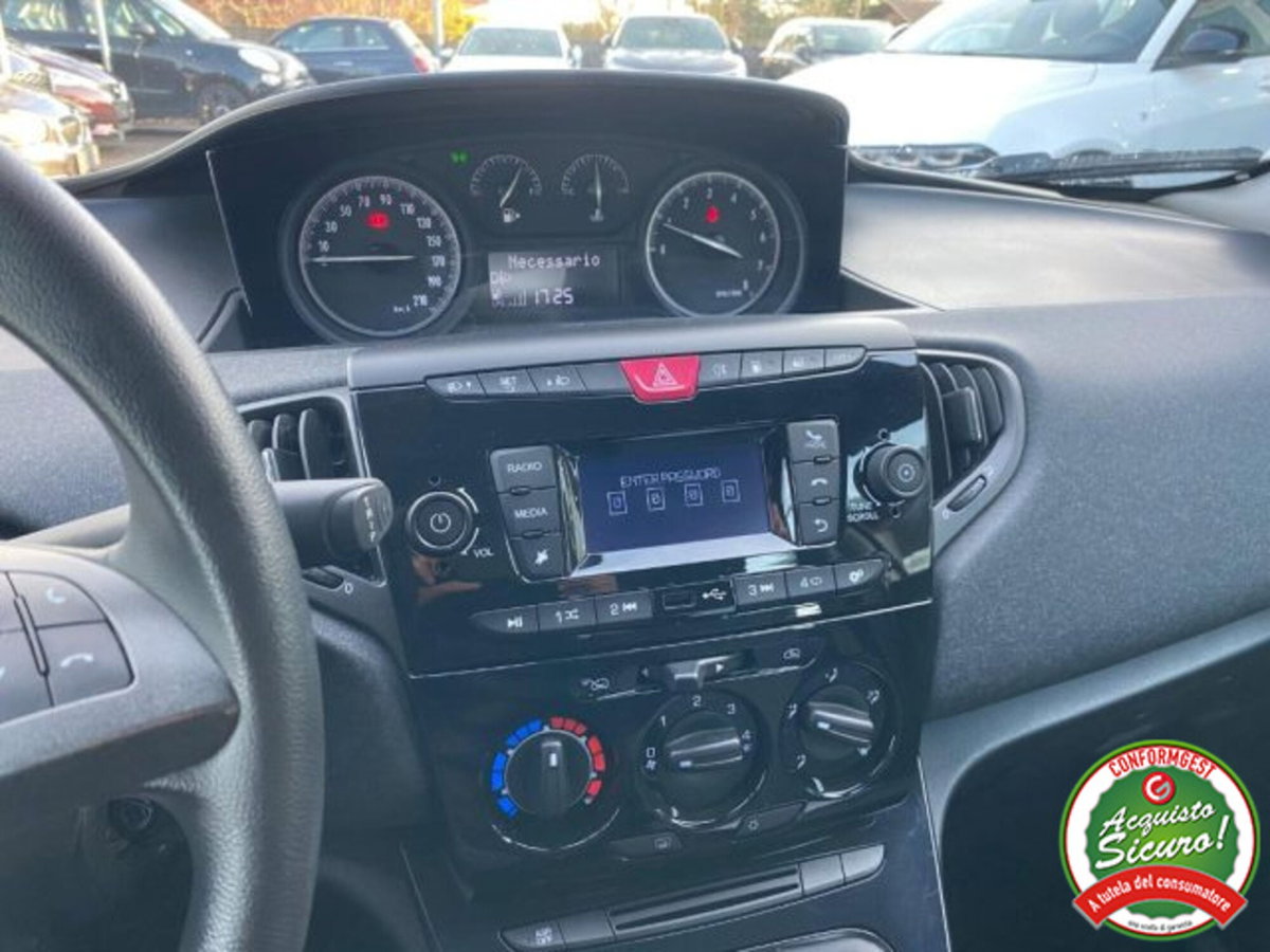 Lancia Ypsilon 1.2 69 CV 5 porte GPL Ecochic Gold (13)
