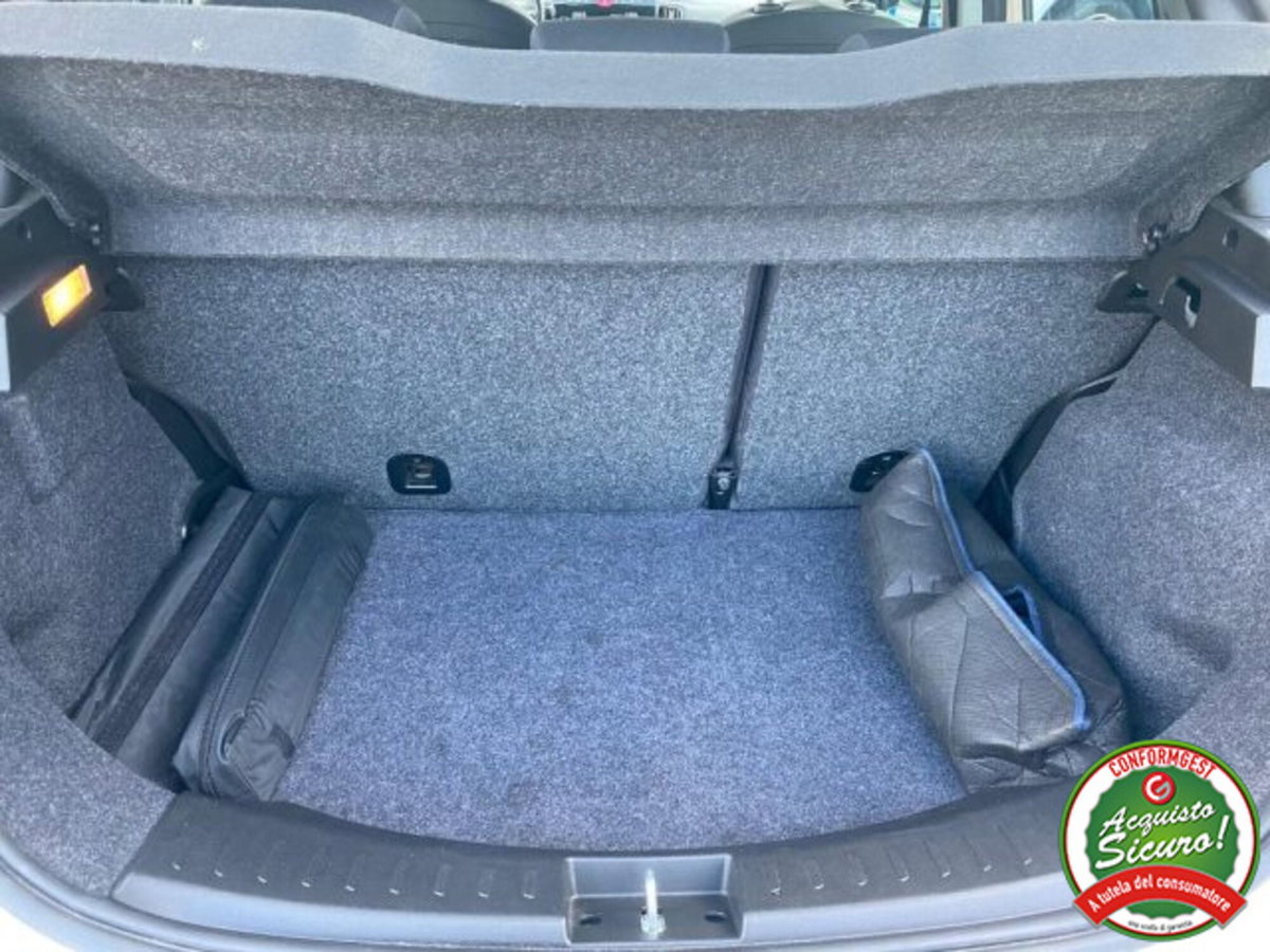 Lancia Ypsilon 1.2 69 CV 5 porte GPL Ecochic Gold (14)