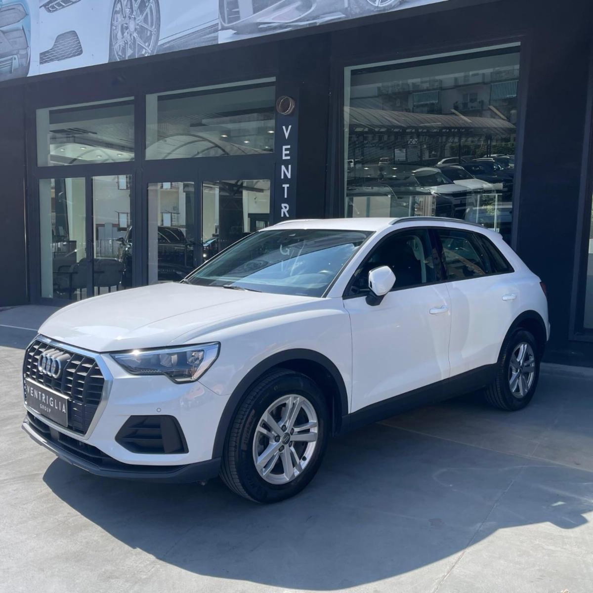 Audi Q3 35 TDI quattro S tronic Business (2)
