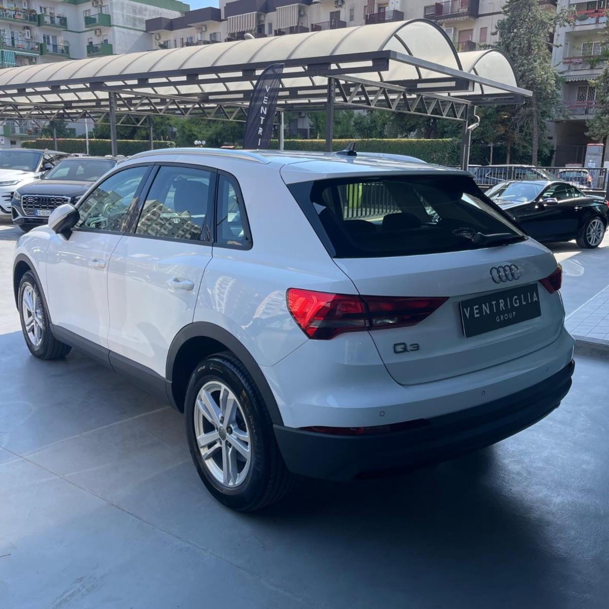 Audi Q3 35 TDI quattro S tronic Business (3)