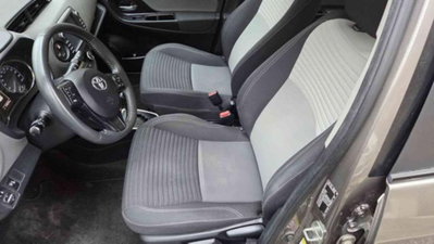 Toyota Yaris 1.5 Hybrid 5 porte Cool (8)