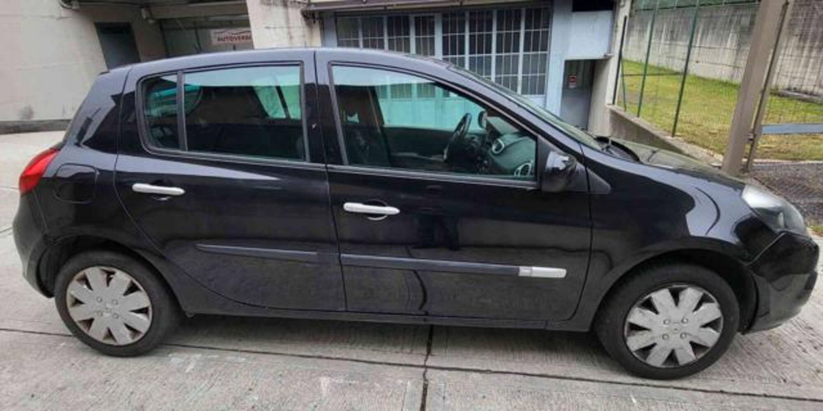 Renault Clio 1.2 16V 5 porte Dynamique (8)