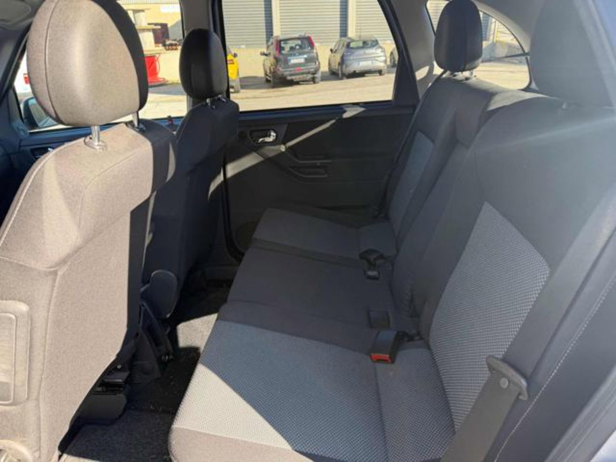 Opel Meriva 1.6 16V Cosmo (11)
