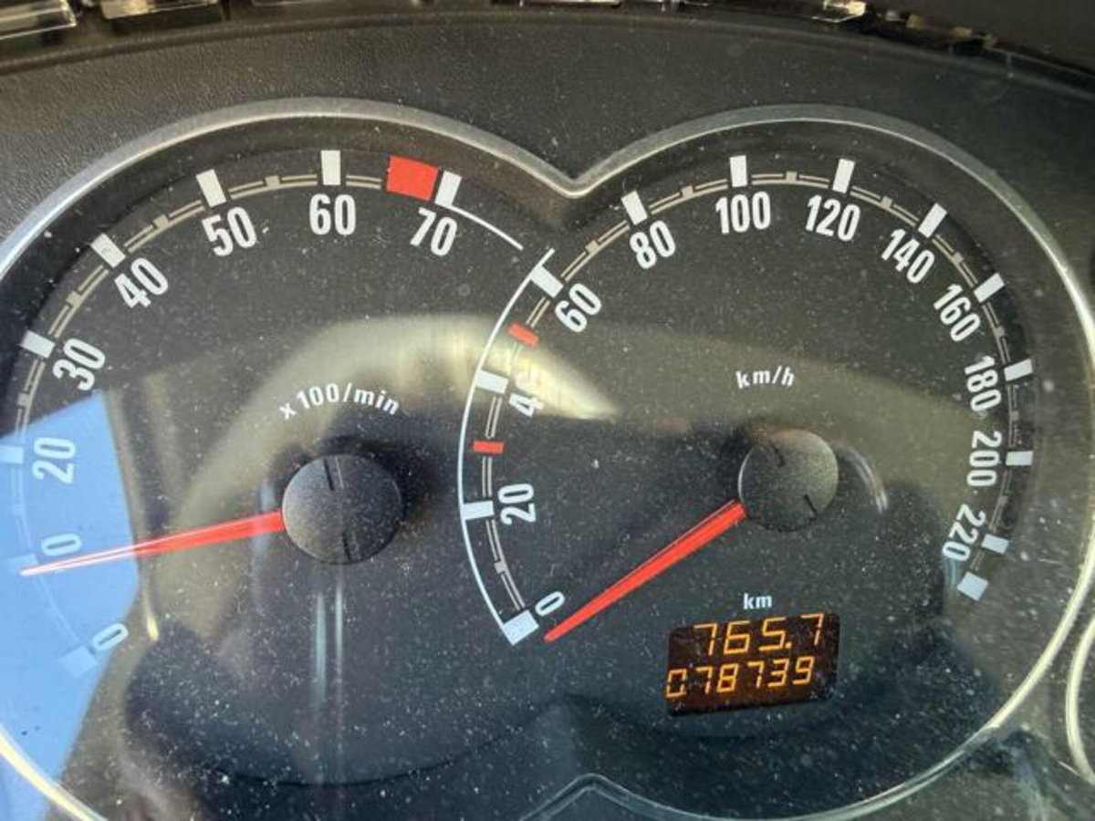Opel Meriva 1.6 16V Cosmo (16)