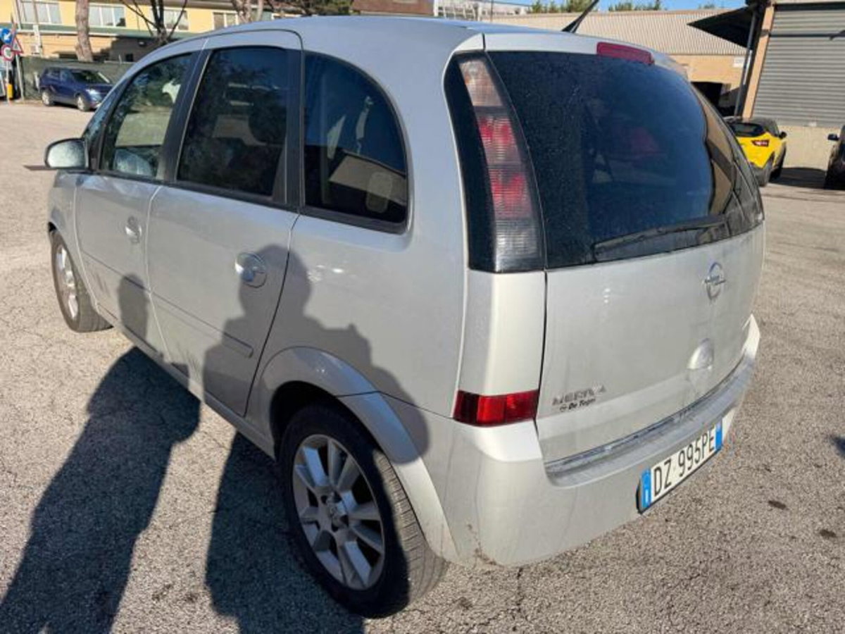 Opel Meriva 1.6 16V Cosmo (17)