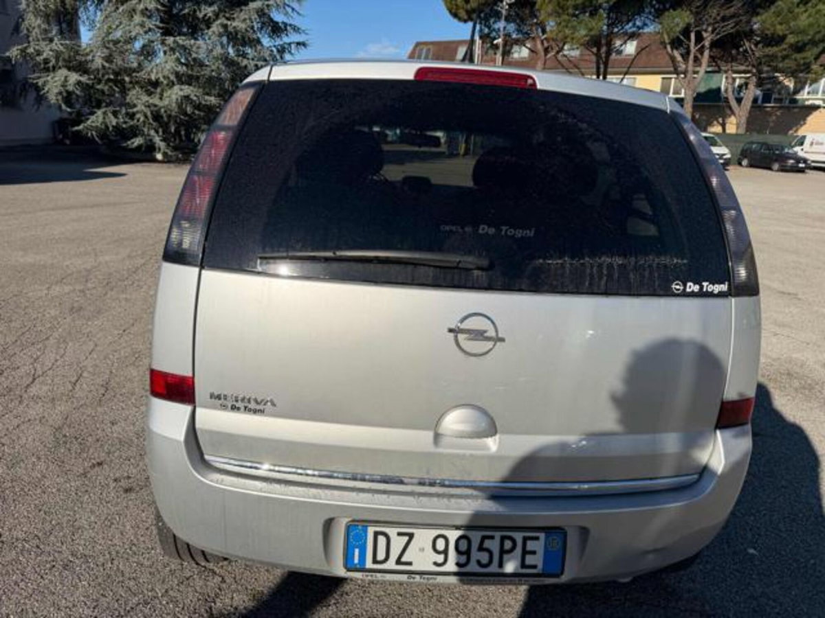 Opel Meriva 1.6 16V Cosmo (19)