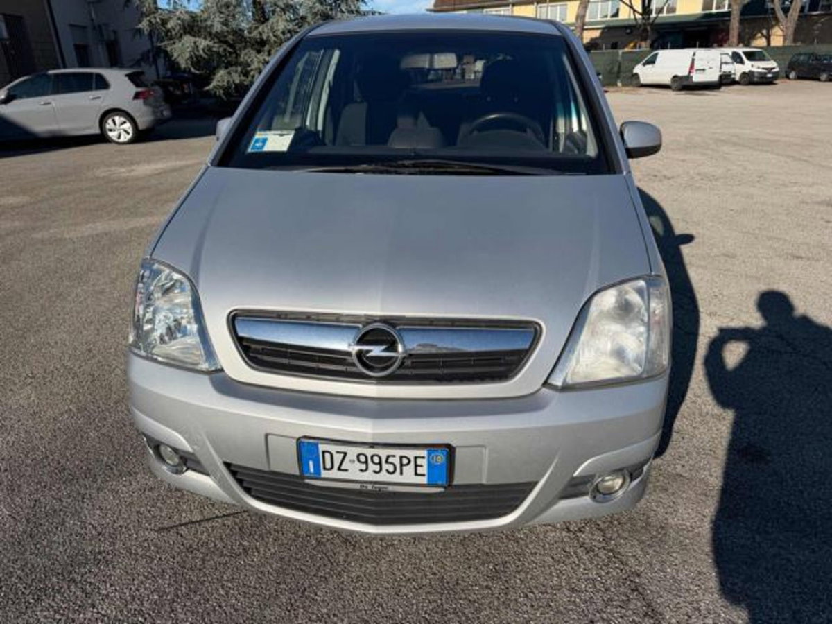 Opel Meriva 1.6 16V Cosmo (2)