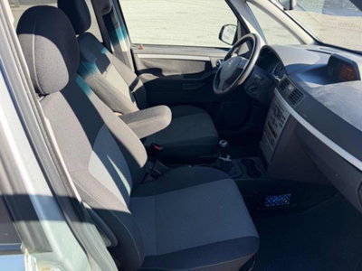 Opel Meriva 1.6 16V Cosmo (5)