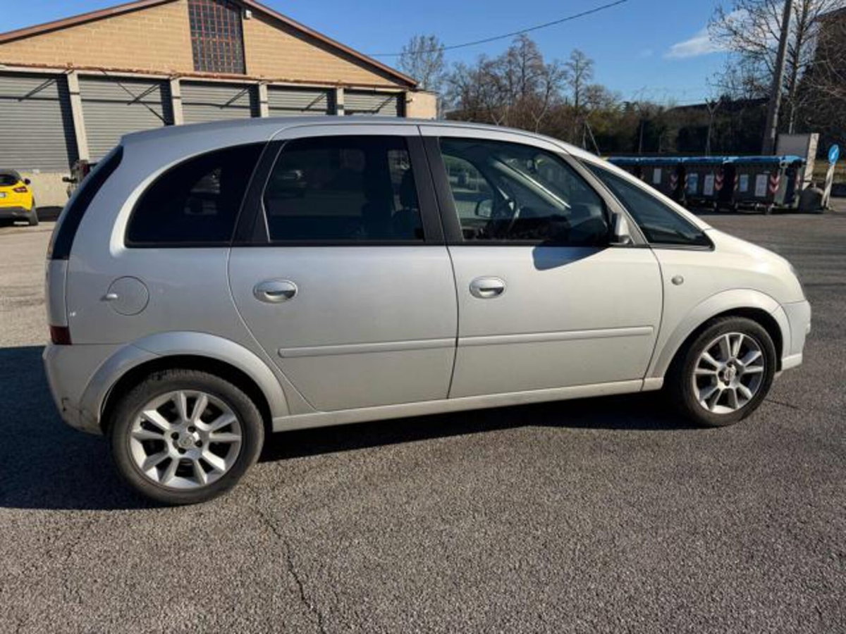 Opel Meriva 1.6 16V Cosmo (8)