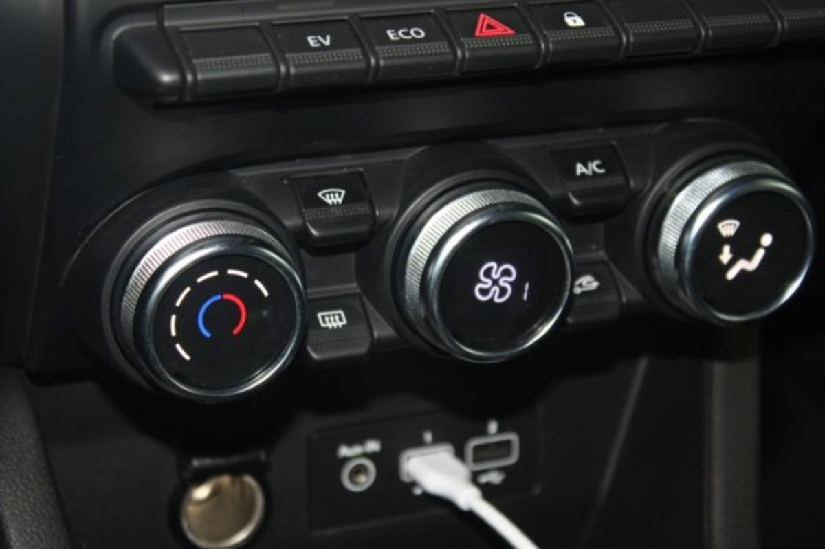 Renault Clio Full Hybrid E-Tech 140 CV 5 porte Zen (14)