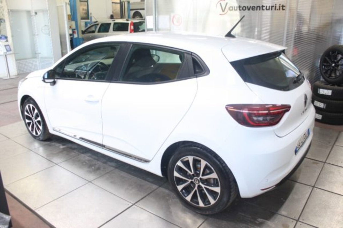 Renault Clio Full Hybrid E-Tech 140 CV 5 porte Zen (4)