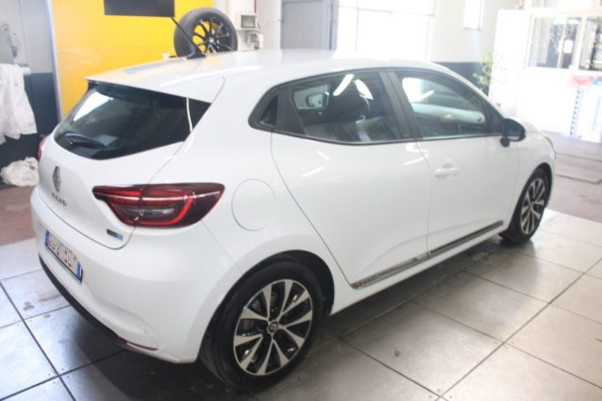 Renault Clio Full Hybrid E-Tech 140 CV 5 porte Zen (6)