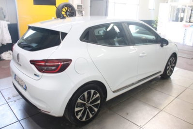Renault Clio Full Hybrid E-Tech 140 CV 5 porte Zen (6)