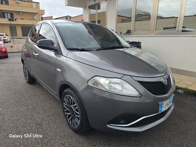 Lancia Ypsilon 1.3 MJT 16V 95 CV 5 porte S&S Silver usata