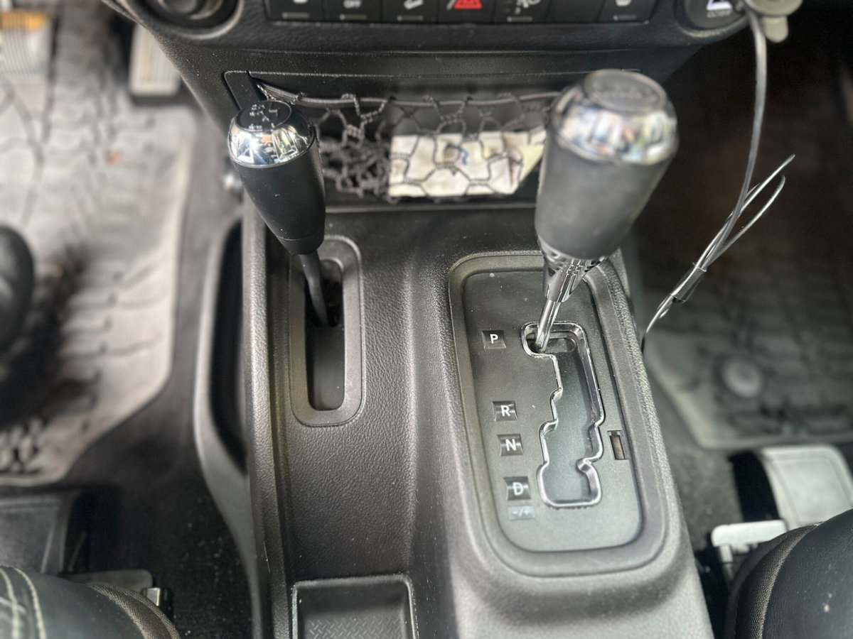 Jeep Wrangler Unlimited 2.8 CRD DPF Sahara (10)