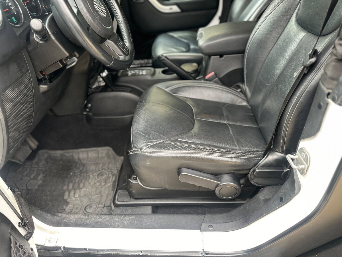 Jeep Wrangler Unlimited 2.8 CRD DPF Sahara (5)
