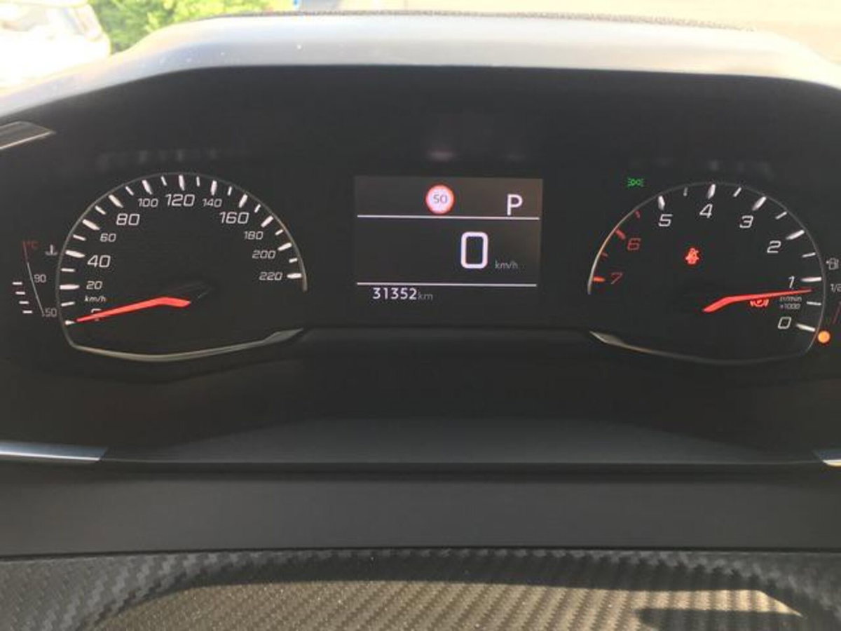 Peugeot 2008 BlueHDi 130 S&S EAT8 Allure Pack