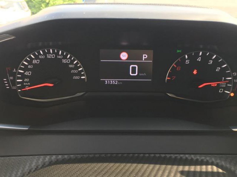 Peugeot 2008 BlueHDi 130 S&S EAT8 Allure Pack