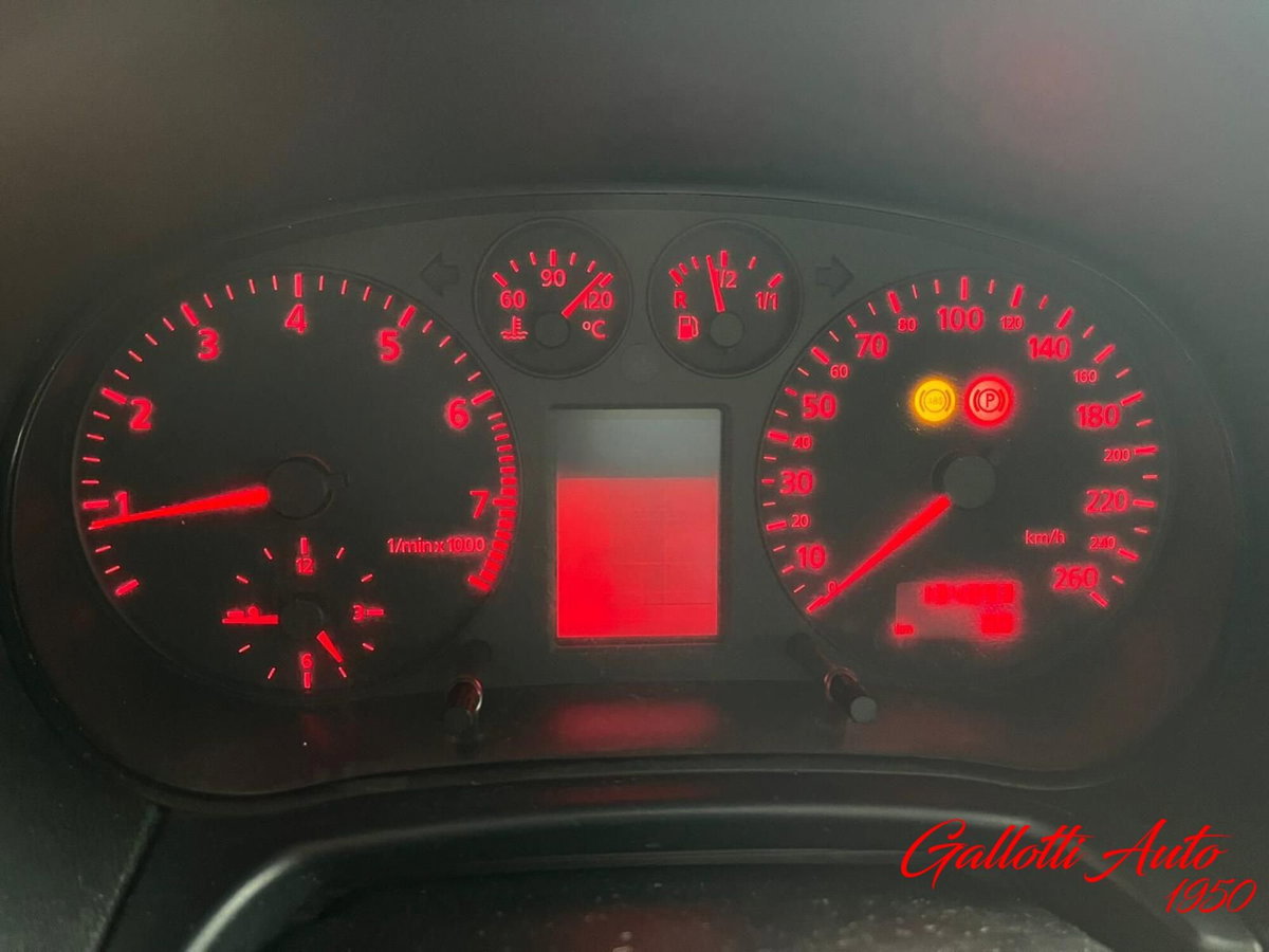 Audi A3 1.8 turbo 20V cat 3p. Ambiente (11)