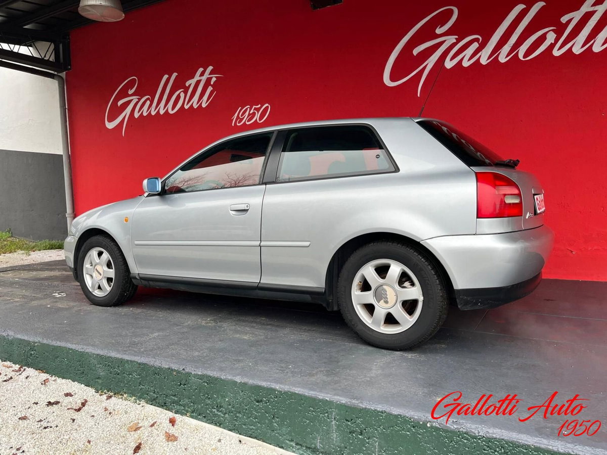 Audi A3 1.8 turbo 20V cat 3p. Ambiente (2)