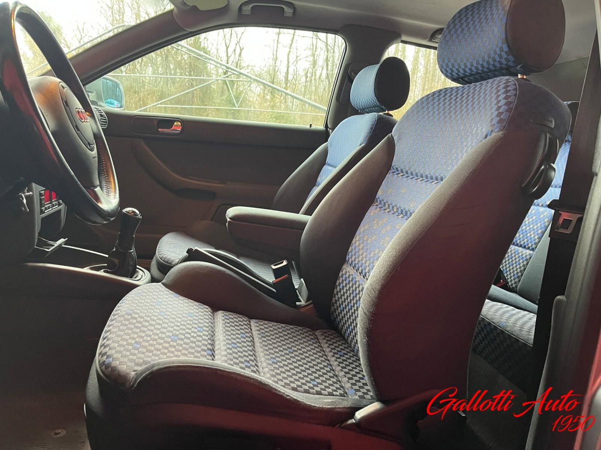 Audi A3 1.8 turbo 20V cat 3p. Ambiente (8)