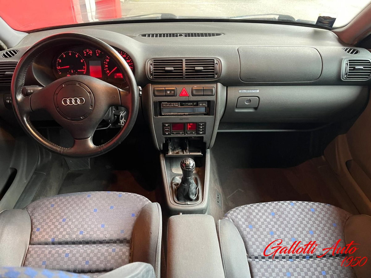 Audi A3 1.8 turbo 20V cat 3p. Ambiente (9)