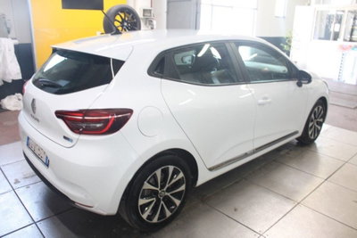 Renault Clio Full Hybrid E-Tech 140 CV 5 porte Zen (6)