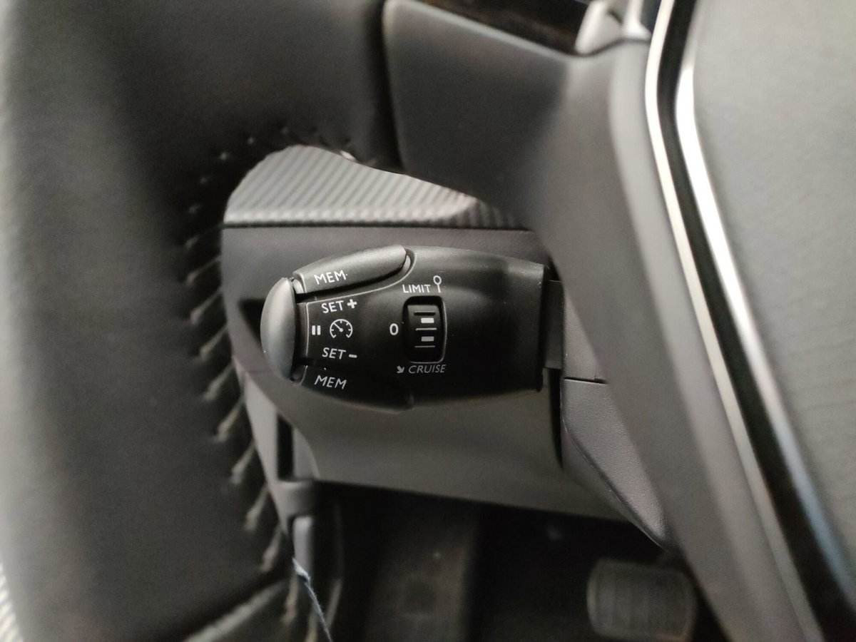 Peugeot 2008 PureTech 130 S&S EAT8 Allure Pack (17)