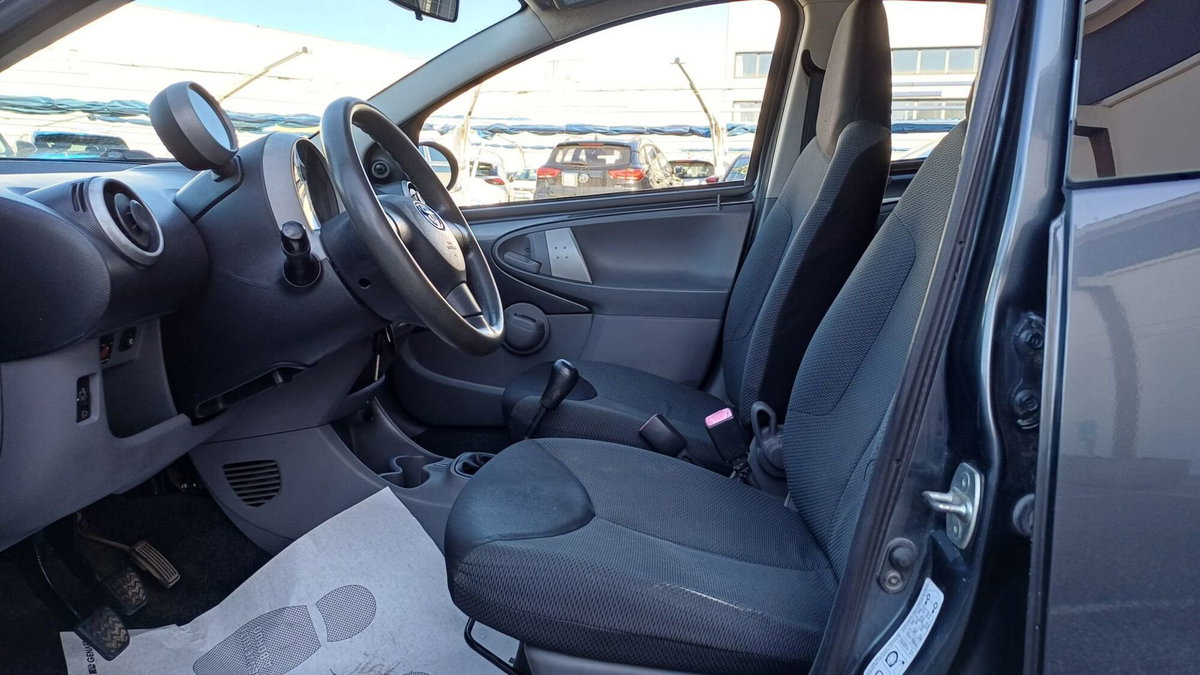 Toyota Aygo 1.0 12V VVT-i 5 porte Sol (10)