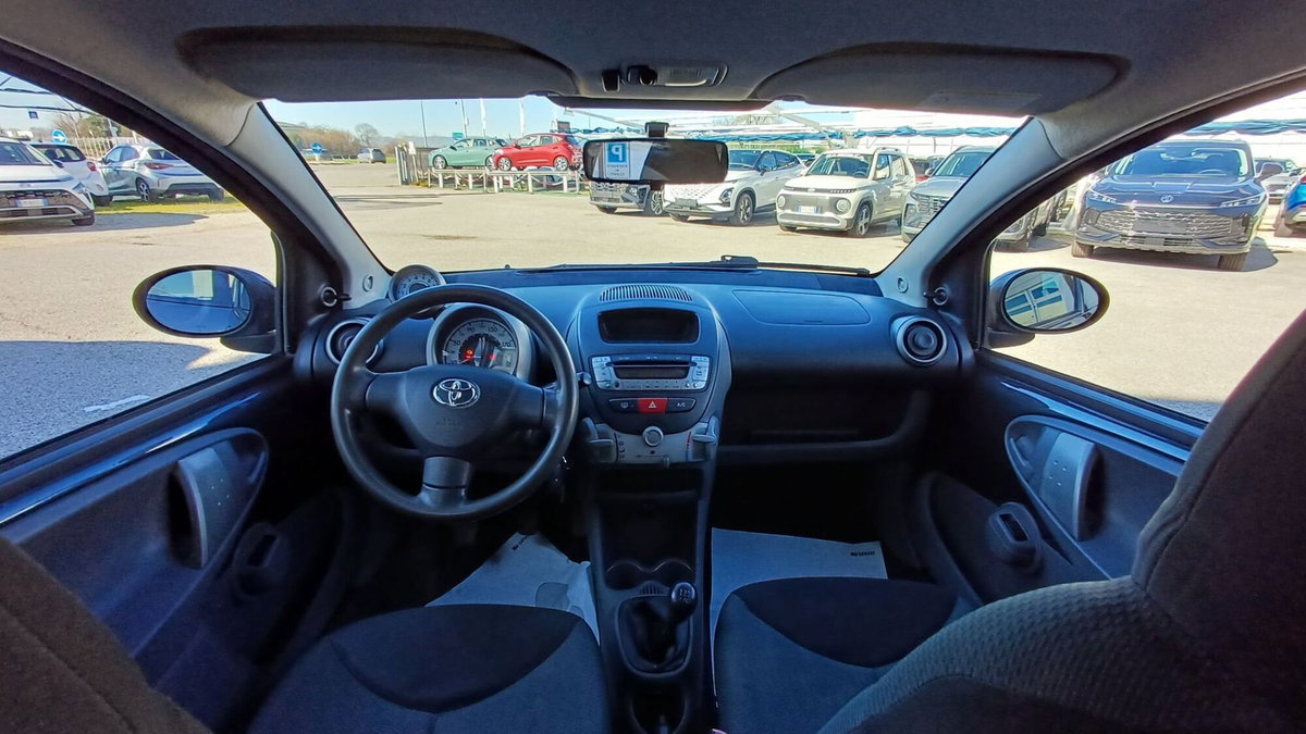 Toyota Aygo 1.0 12V VVT-i 5 porte Sol (11)