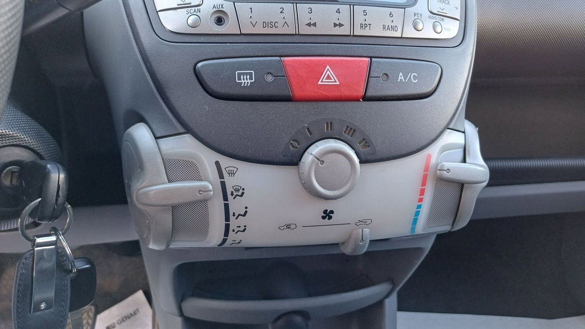 Toyota Aygo 1.0 12V VVT-i 5 porte Sol (13)