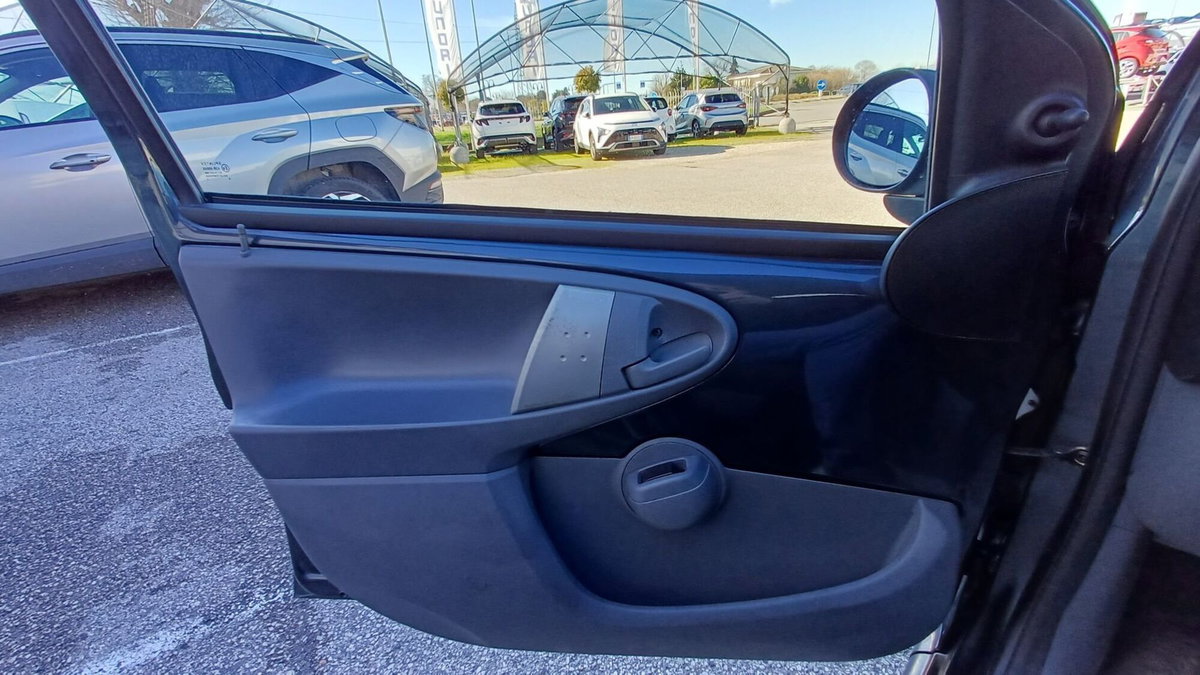 Toyota Aygo 1.0 12V VVT-i 5 porte Sol (18)
