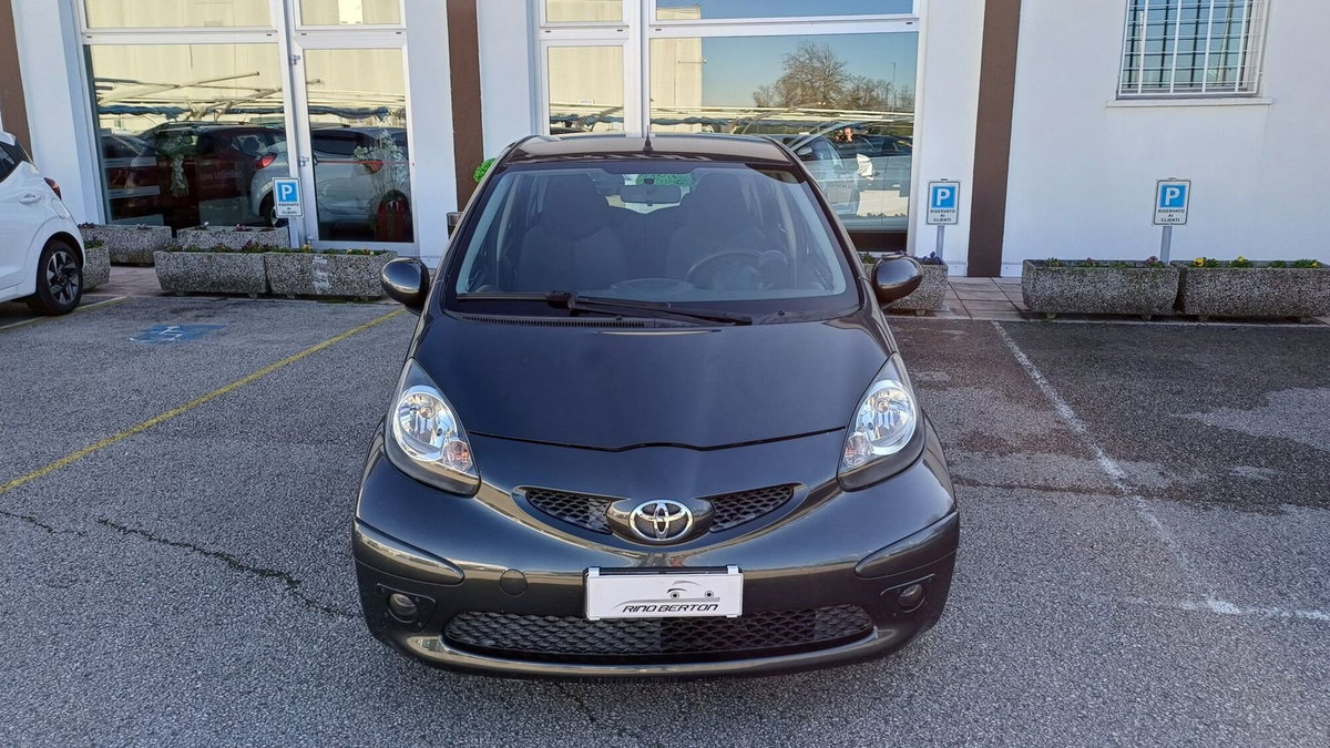 Toyota Aygo 1.0 12V VVT-i 5 porte Sol (2)