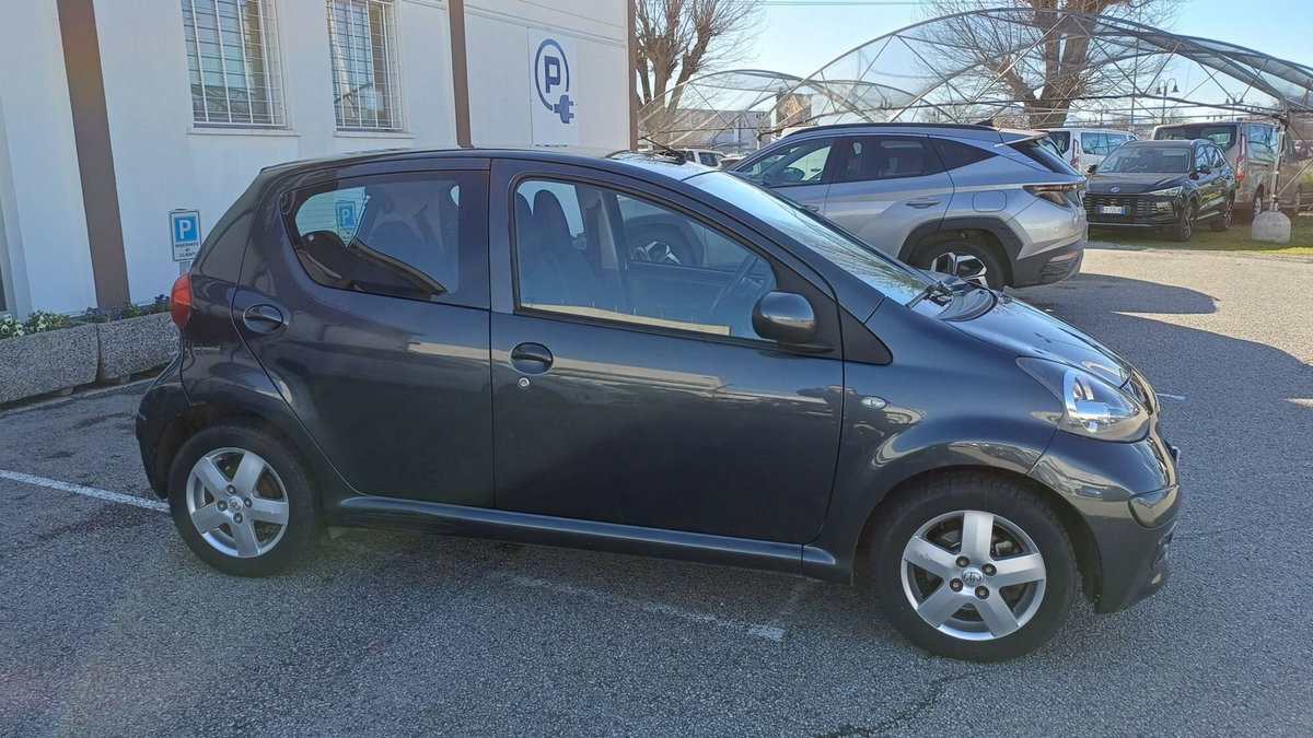 Toyota Aygo 1.0 12V VVT-i 5 porte Sol (6)