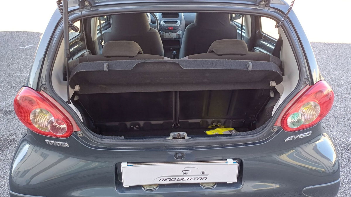 Toyota Aygo 1.0 12V VVT-i 5 porte Sol (8)