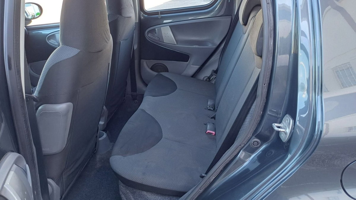 Toyota Aygo 1.0 12V VVT-i 5 porte Sol (9)