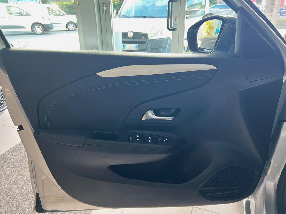 Opel Corsa 1.2 100 CV GS Line (9)