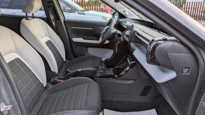 Citroen C3 1.2 puretech turbo Business 100cv s&s (15)