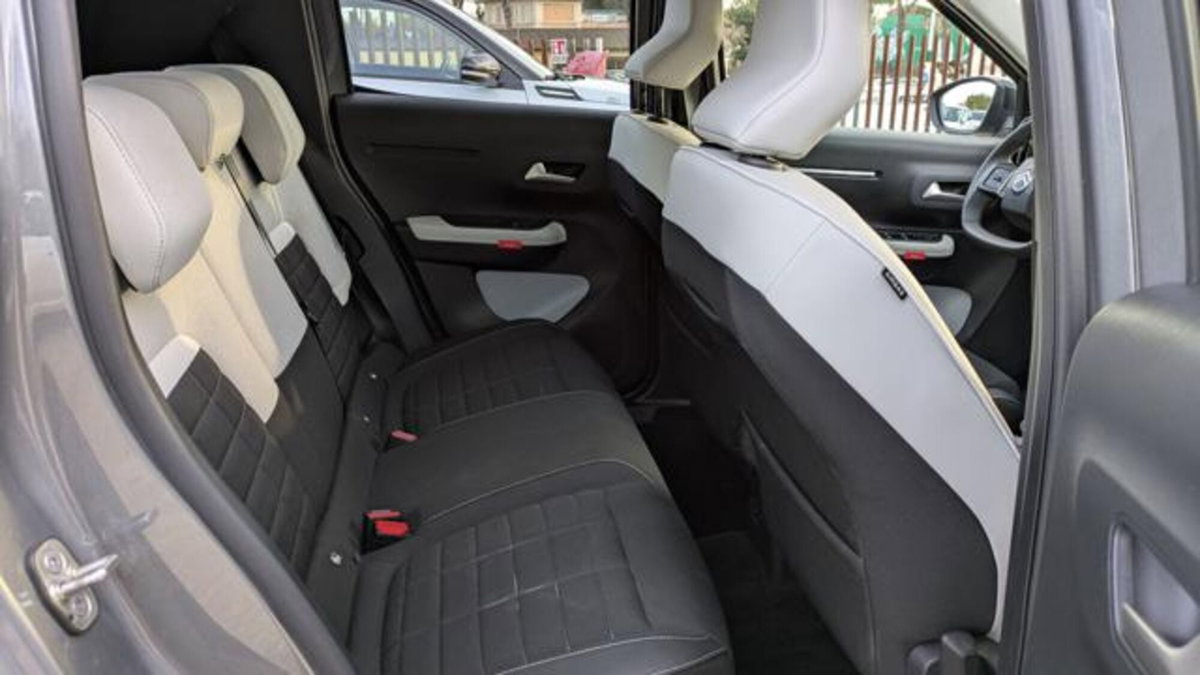 Citroen C3 1.2 puretech turbo Business 100cv s&s (16)