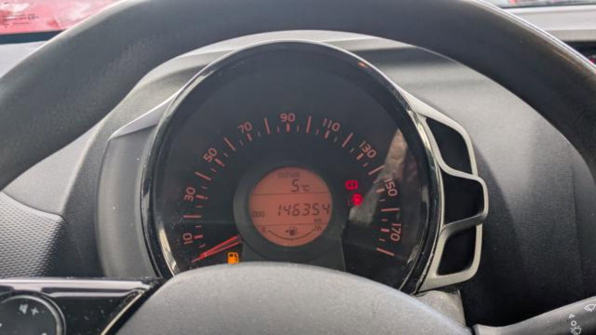 Toyota Aygo 1.0 VVT-i 69 CV 5 porte x-play (10)