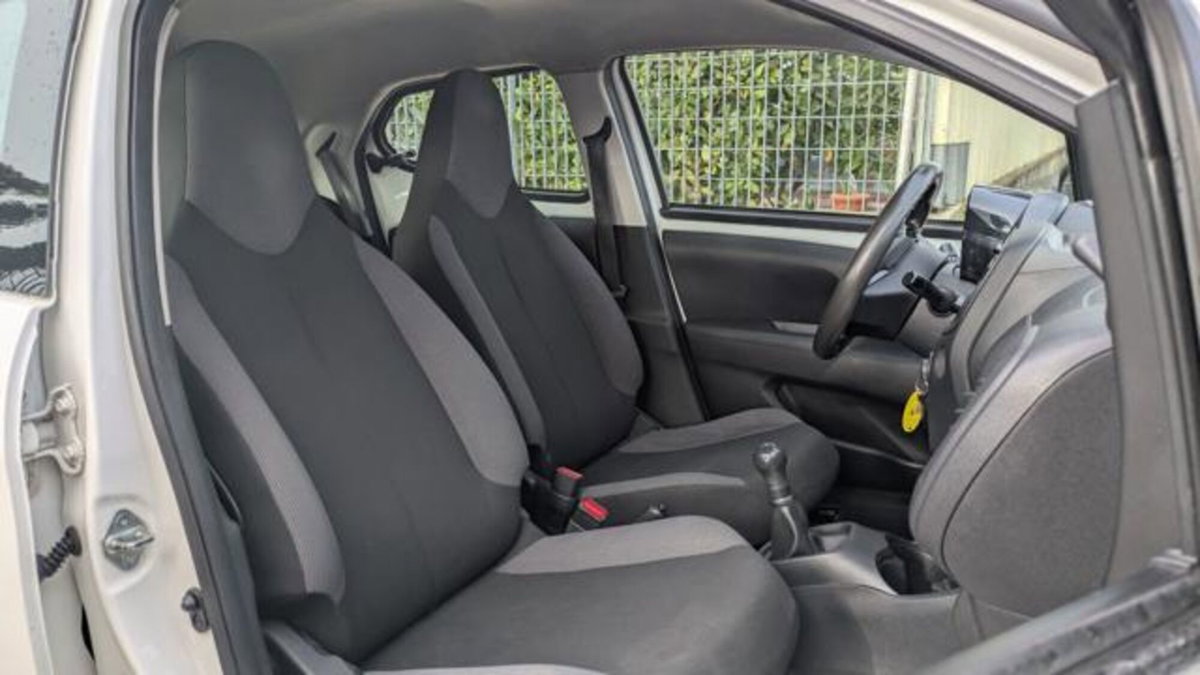 Toyota Aygo 1.0 VVT-i 69 CV 5 porte x-play (12)