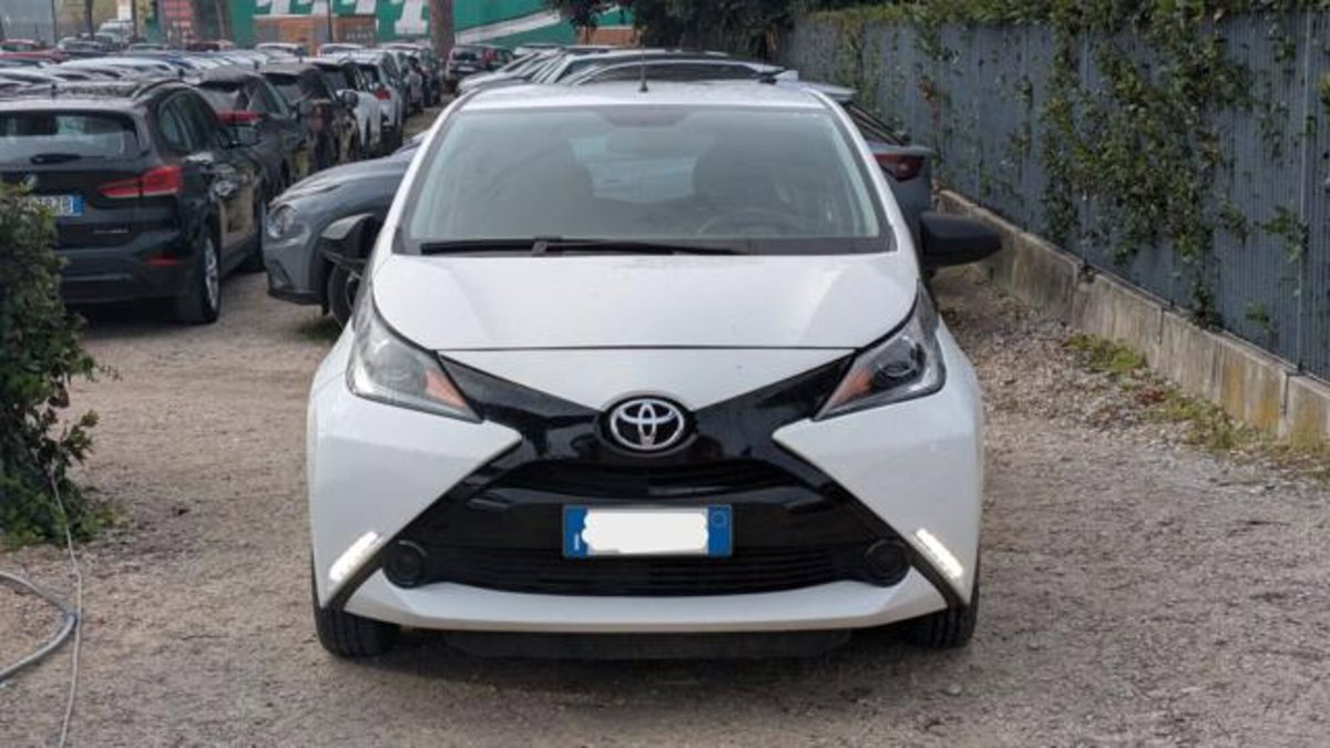Toyota Aygo 1.0 VVT-i 69 CV 5 porte x-play (14)