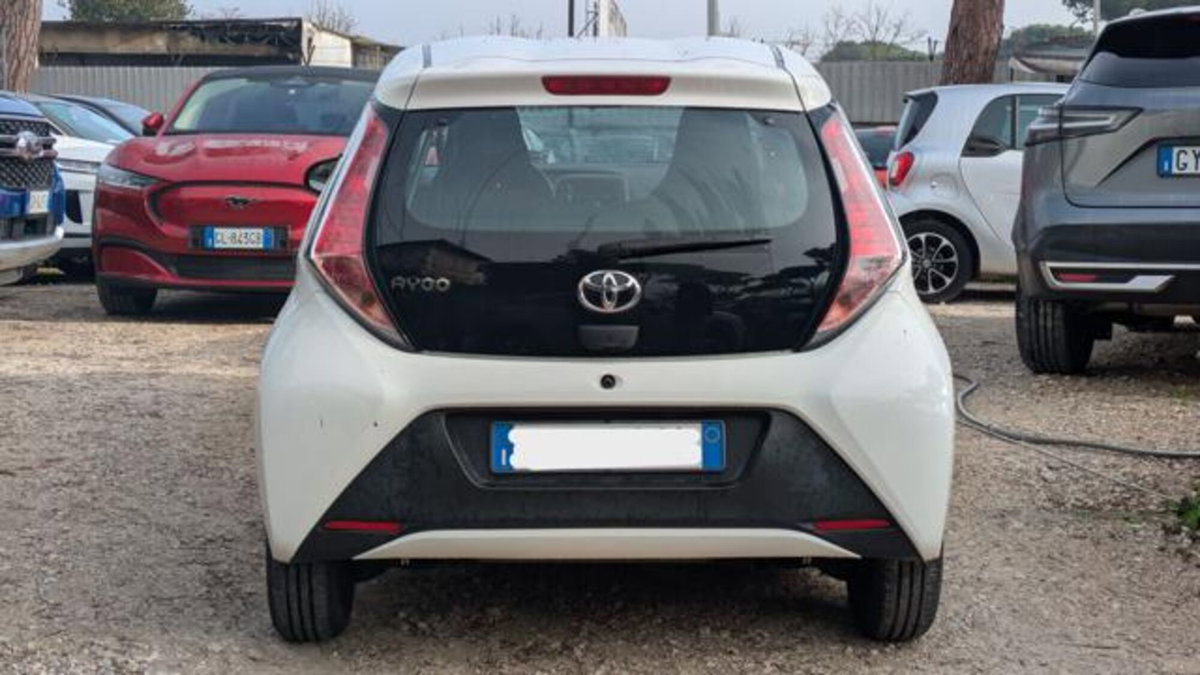 Toyota Aygo 1.0 VVT-i 69 CV 5 porte x-play (15)